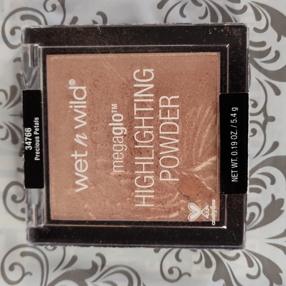 Wet N Wild Megaglo Highlighting Powder 34766 Precious Petals 0.19 oz.
